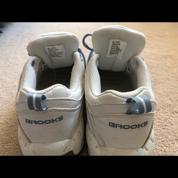 Brooks White Safety Shoes - Picture 2 of 8